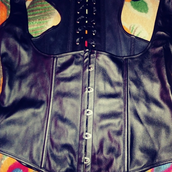 Plus Size Sexy faux leather Corset - Picture 2 of 6
